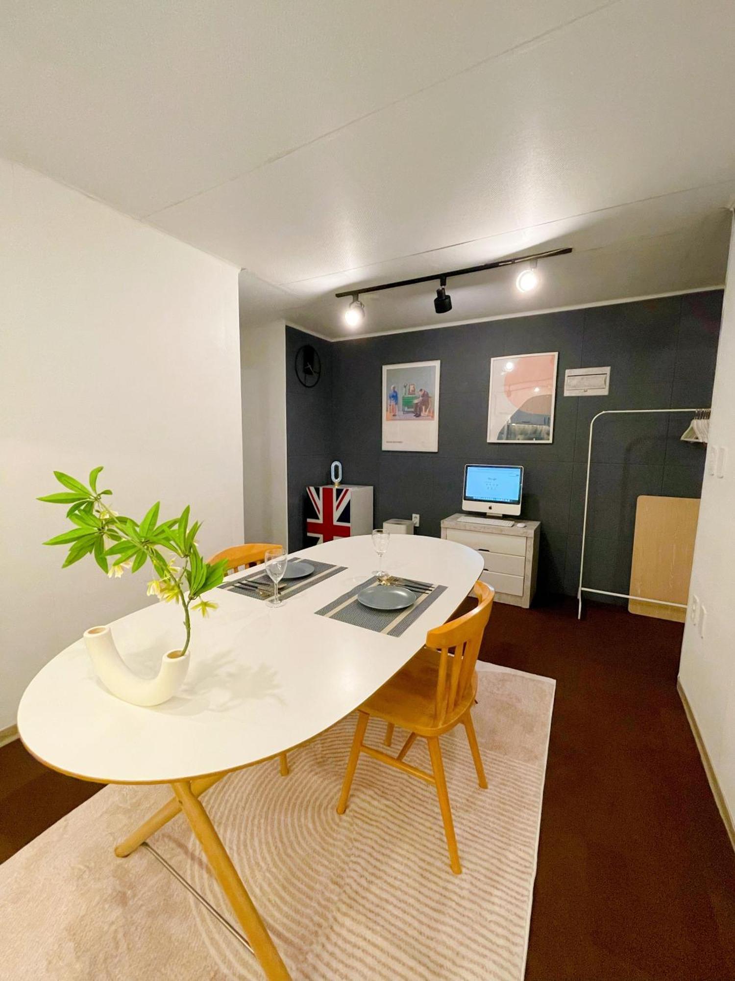 Gnb House L 2min Hongdae St L 2r1b L Cozy & Sweet Apartment