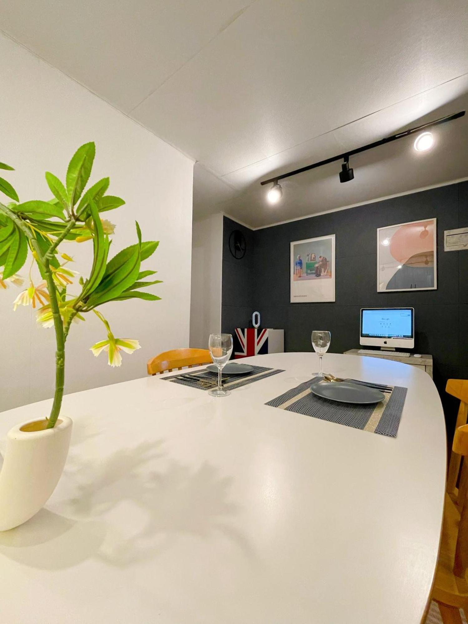 Gnb House L 2min Hongdae St L 2r1b L Cozy & Sweet Apartment *